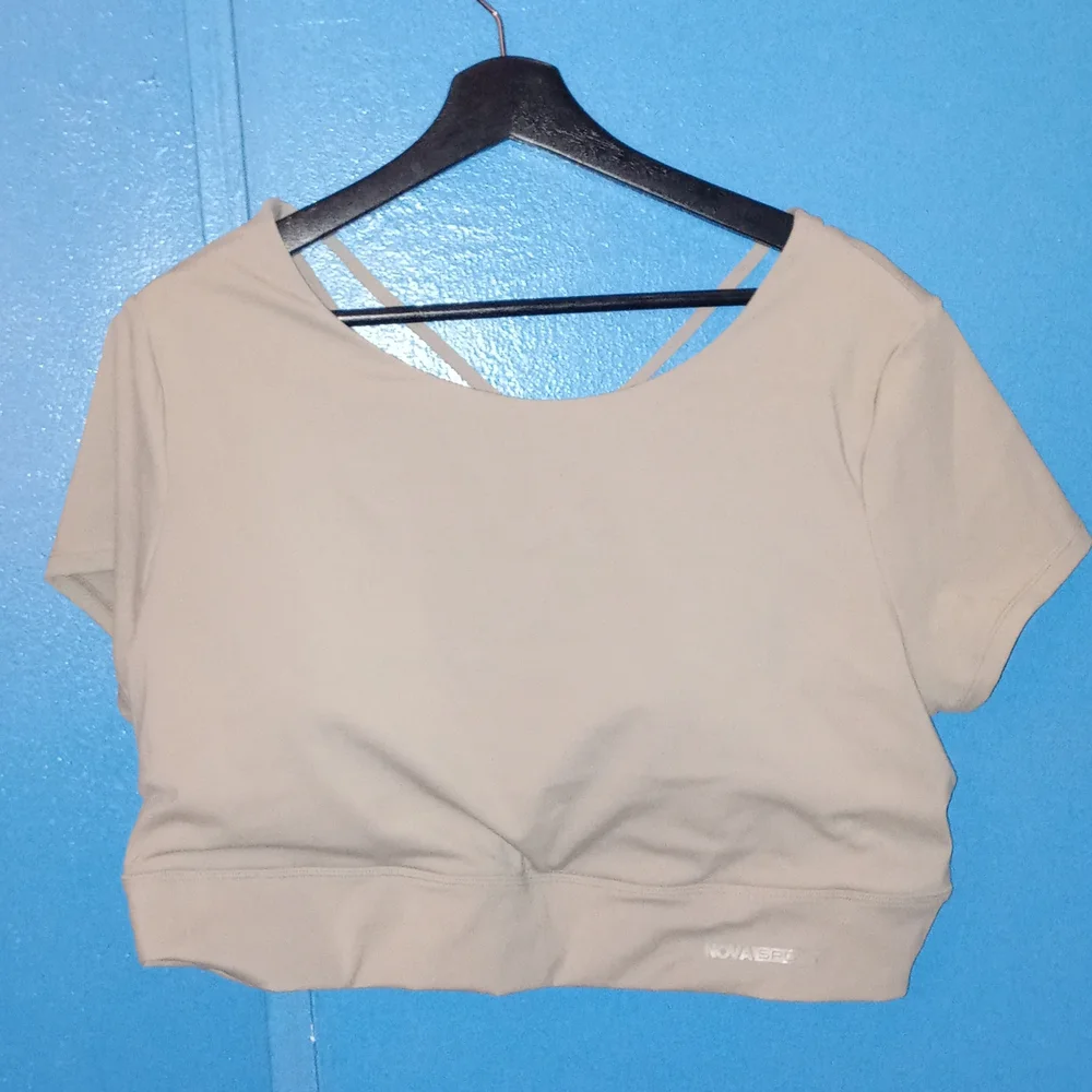 Fashion Nova Curve - Crunch Time Active Short Sleeve Top in Sculpt Tech - Picture 2 of 3